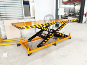 Scissor table for welding table